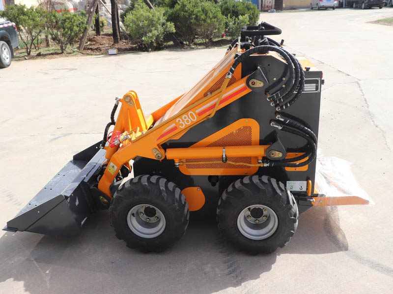小型輪式滑移裝載機(jī)380